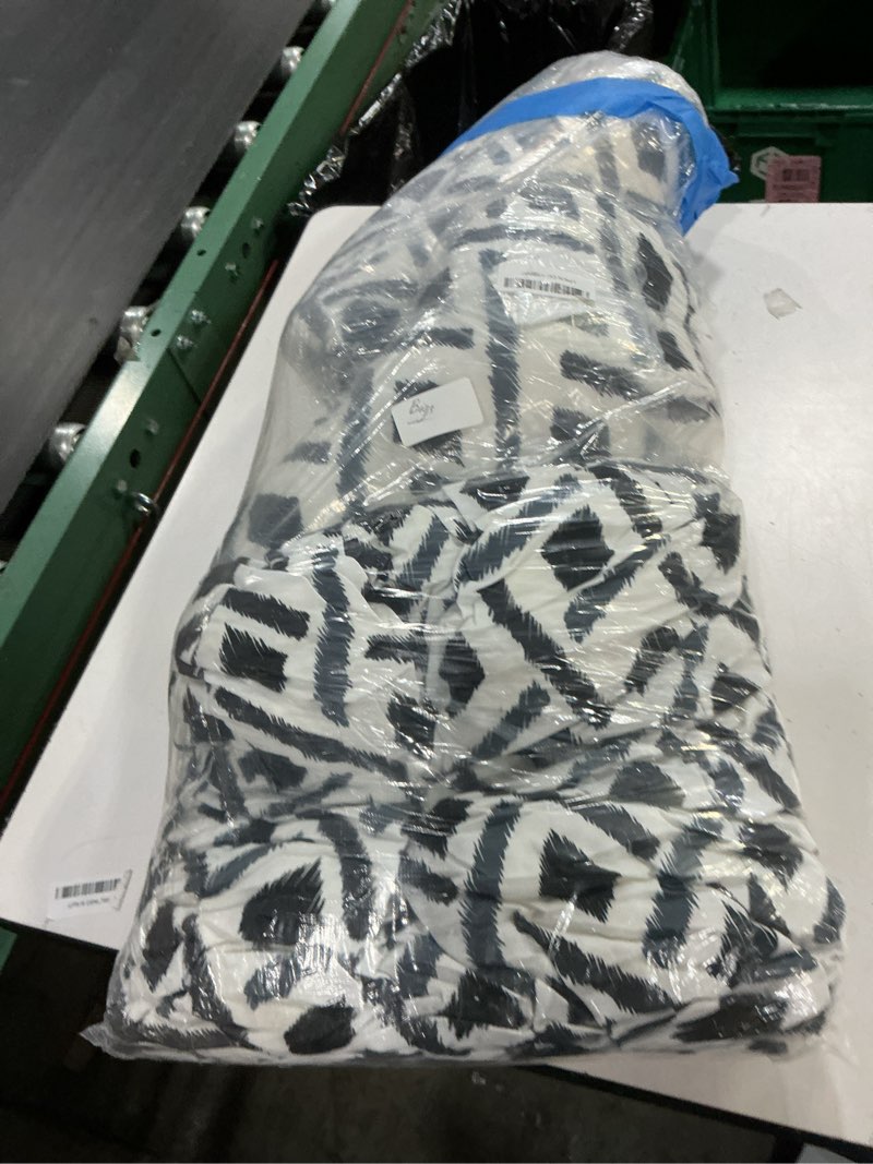 Condition photo showing Good Condition for outdoor chair cushions, outdoor seat cushions for patio furniture waterproof with ties, replacement tufted patio chair pads, 19x19x5 inches set of 4 19" x 19"x 5"?pack of 4) ikat geo black