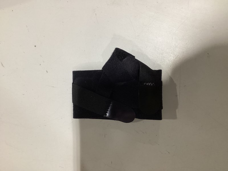 Condition photo showing Good Condition for Hammer Toe Straightener for Women & Men - Non-Slip Hammer Toe Corrector, Adjustable Toe Splint for Hammer Toe, Curled Toes, Crooked Toes, Broken toe Support - Day & Night Relief (1 Compression Foot Wrap & 1 Strap)