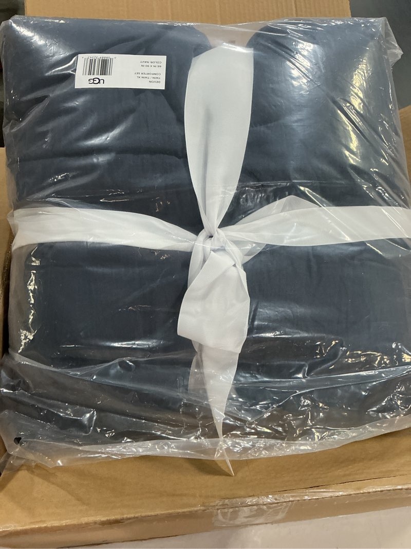 Condition photo showing Good Condition for UGG Leonora Comforter Set with 1 Pillow Sham Lightweight Down Alternative Blanket Reversible All Season Washable and Hypoallergenic Bedding Set for College Dorm, Twin/Twin XL, Navy Blue Blue Twin/XL