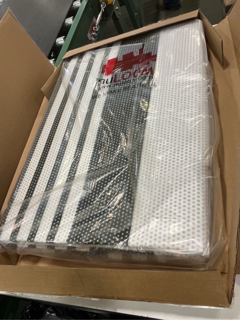 Condition photo showing New/Like New for nuLOOM-Lena-Machine-Washable-Striped-Area-Rug/