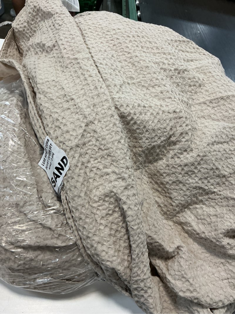 Condition photo showing Good Condition for organic luxe honeycomb duvet cover size king