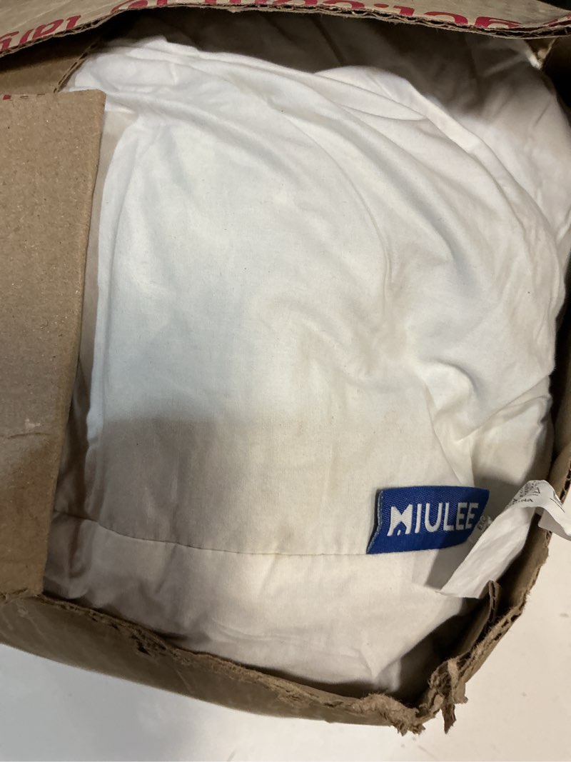 Condition photo showing Good Condition for miulee pack of 4 18x18 pillow inserts, premium feather and down decorative throw pillows, fluffy and choppable, cotton fabric for sofa bed couch