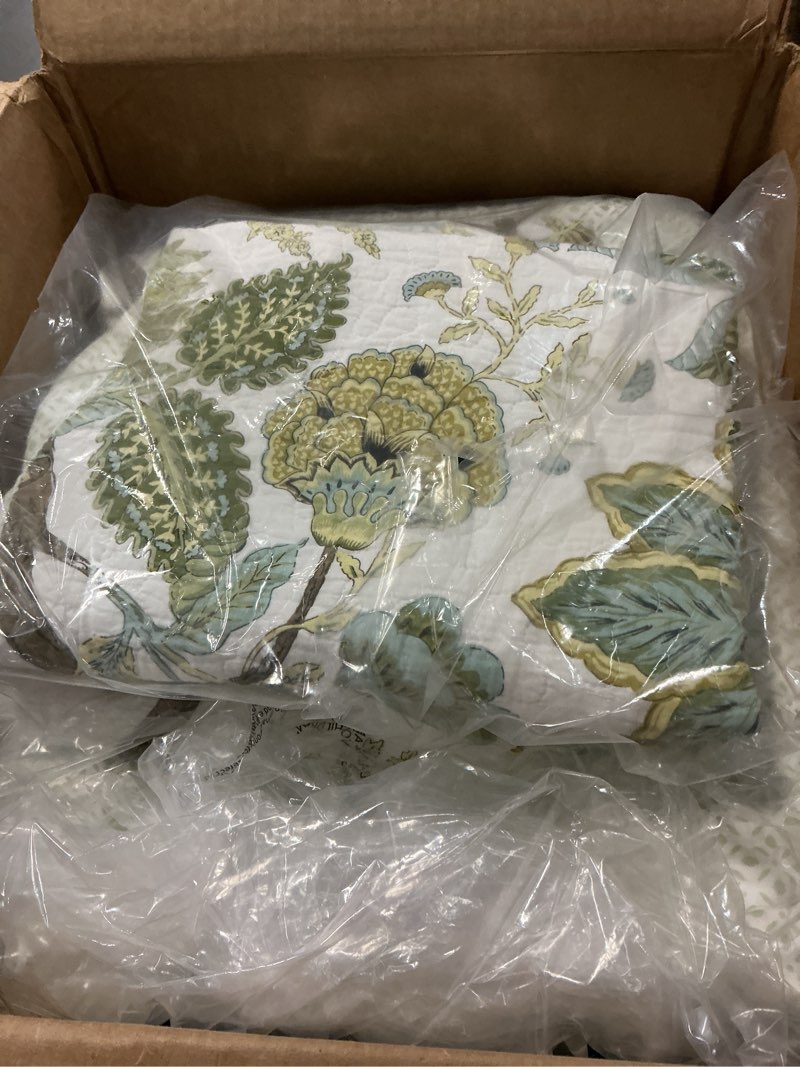 Condition photo showing Good Condition for travan 3-piece quilt set quilted bedspread cotton coverlet set floral oversized quilted bedding set for all season, white vine, king size x2-white vine king