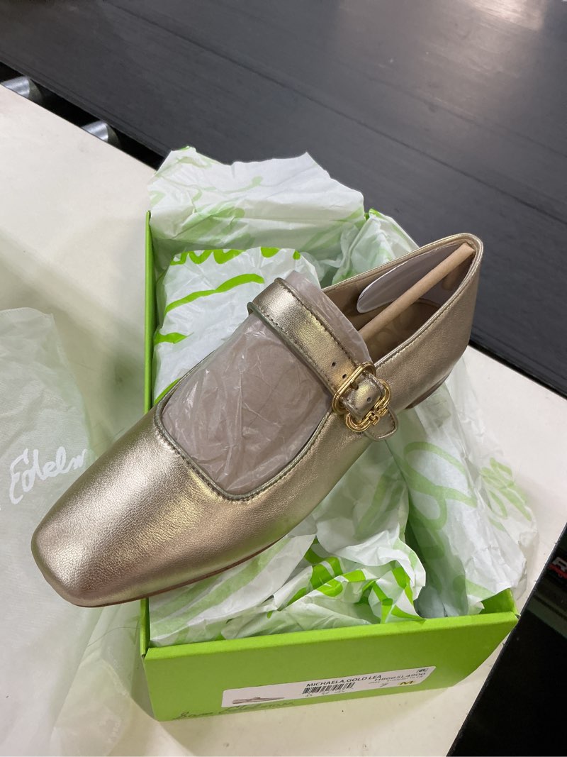 Condition photo showing New/Like New for sam edelman women's michaela mesh ballet flats 7 gold leaf