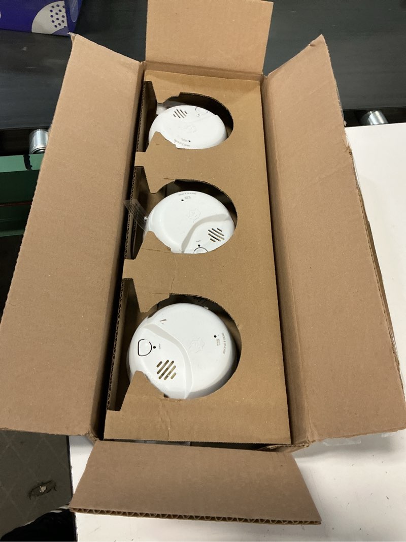 Condition photo showing New/Like New for first alert smico100-ac interconnect hardwire combination smoke & carbon monoxide alarm with battery backup - 3 pack 3-pack precision detection smico100-ac