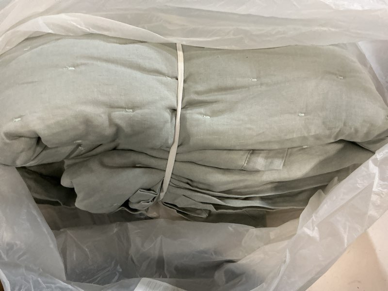 Condition photo showing New/Like New for european linen dream quilt set, full/queen, mist