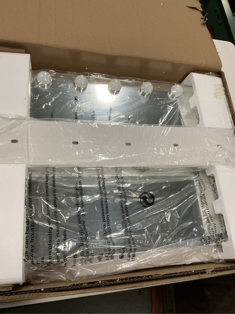 Condition photo showing New/Like New for Makeup mirror with lights 5846