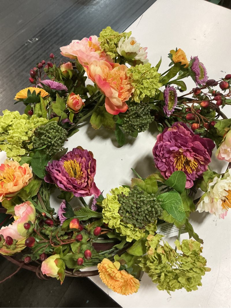 Condition photo showing Good Condition for nearly natural 24  peony wreath