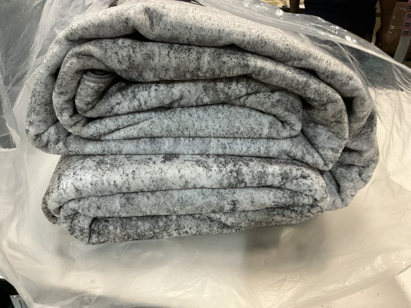 Condition photo showing Good Condition for ruugme washable 10x14 rug abstract - living room bedroom large area rug indoor farmhouse stain resistant carpet non-slip machine washable distressed soft room decor 10x14 grey 10' x 14' (rectangular) grey