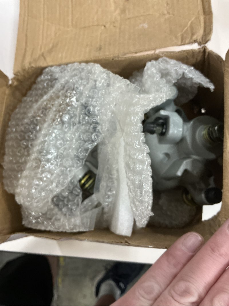 Condition photo showing New/Like New for m mati front left right brake calipers & pads for can am outlander 330 400 500 650 850 705600576 705600575