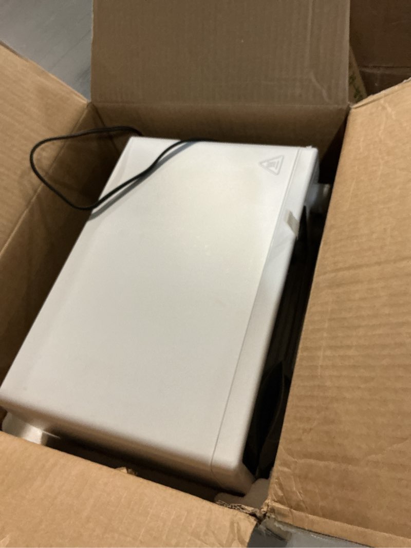 Condition photo showing Good Condition for COMFEE' Countertop Oven, Small Toaster Oven Combo 4 slice, Mini Oven for 9" Pizza, Compact Oven, Bake, Broil, 950W, White, CTO-E101A(WH) 4 Slice White