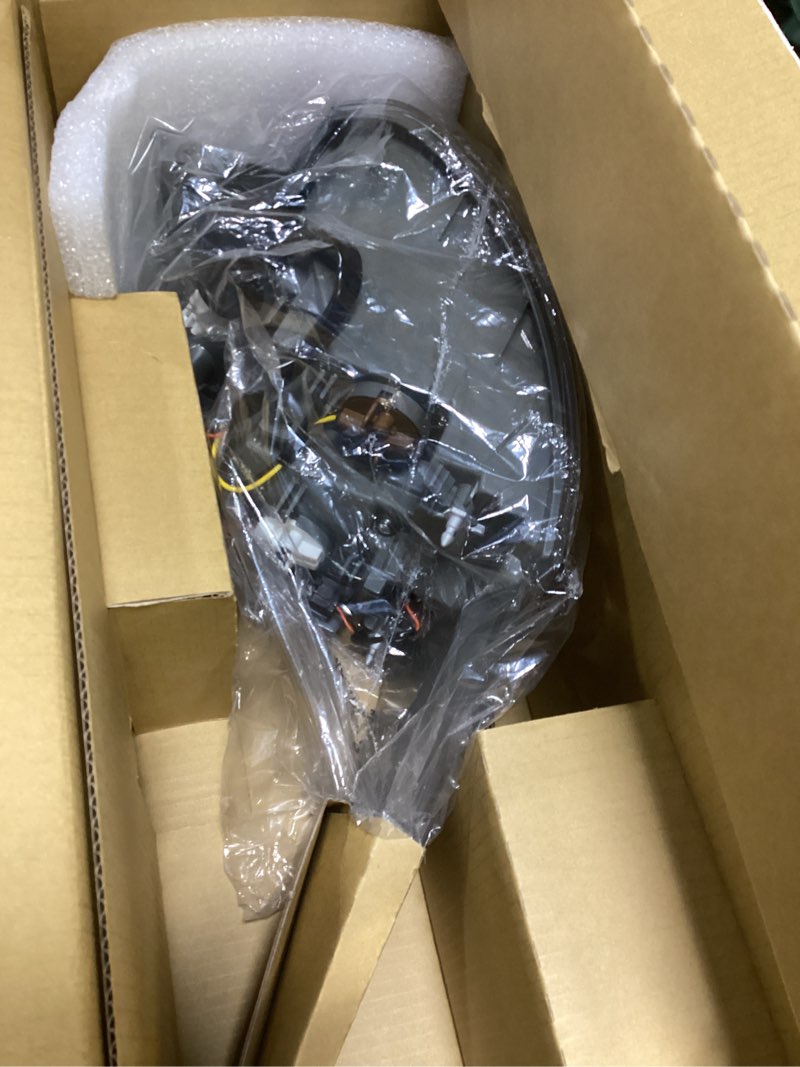 Condition photo showing New/Like New for tyc right tail light assembly compatible with 2014-2015 mitsubishi outlander