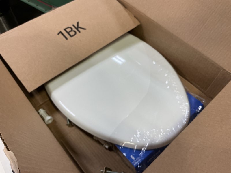 Condition photo showing Good Condition for Mayfair Caswell Modern Slow Close Toilet Seat, Durable Plastic, Elongated, White Elongated 1 Seat