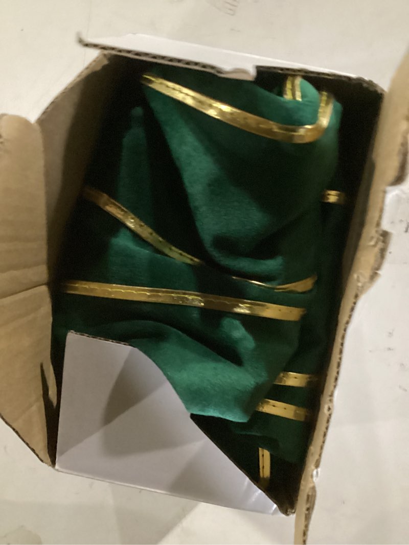 Condition photo showing Good Condition for WACOMECO Soft Throw Pillow Covers - Pack of 2 Velvet Decorative Cushion Covers Cases for Sofa Bedroom Livingroom Car, 18" x 18", Dark Green and Gold Dark Green/ Gold 18" x 18" (Pack of 2)