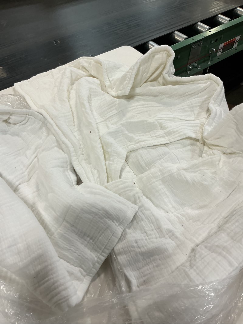 Condition photo showing As Is for organic cotton gauze box quilt set, king/cal king, white (2pcs almohadas)