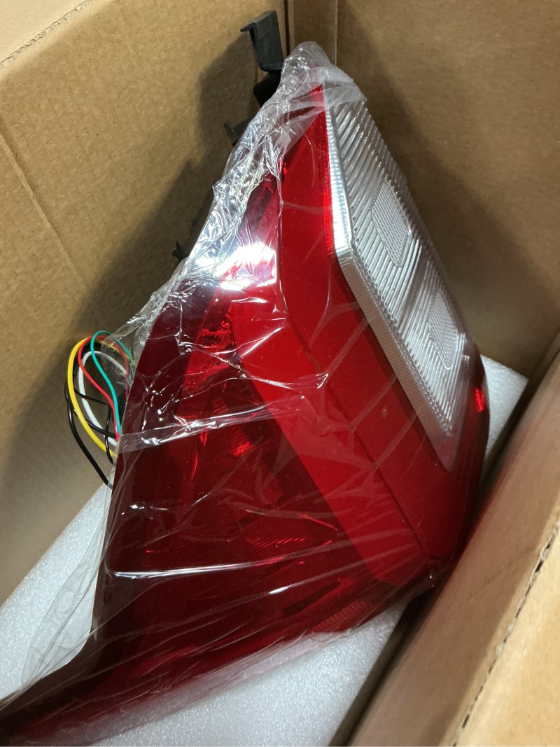 Condition photo showing Good Condition for duolctrams usa type tail light w/plastic screw stud with thread rear lamp assembly compatible for 2020-2023 ford explorer xlt/limited/platinum/king ranch right passenger side lb5z13404f fo2801275 right (passenger side)