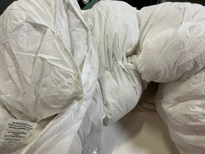 Condition photo showing Good Condition for cotton pintuck comforter twin 
