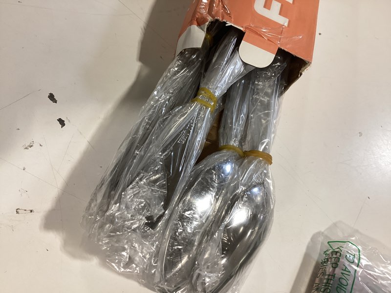 Condition photo showing Good Condition for 20 piece silverware set,for home,kitchen,restaurant.flatware set,stainless steel cutlery utensil set