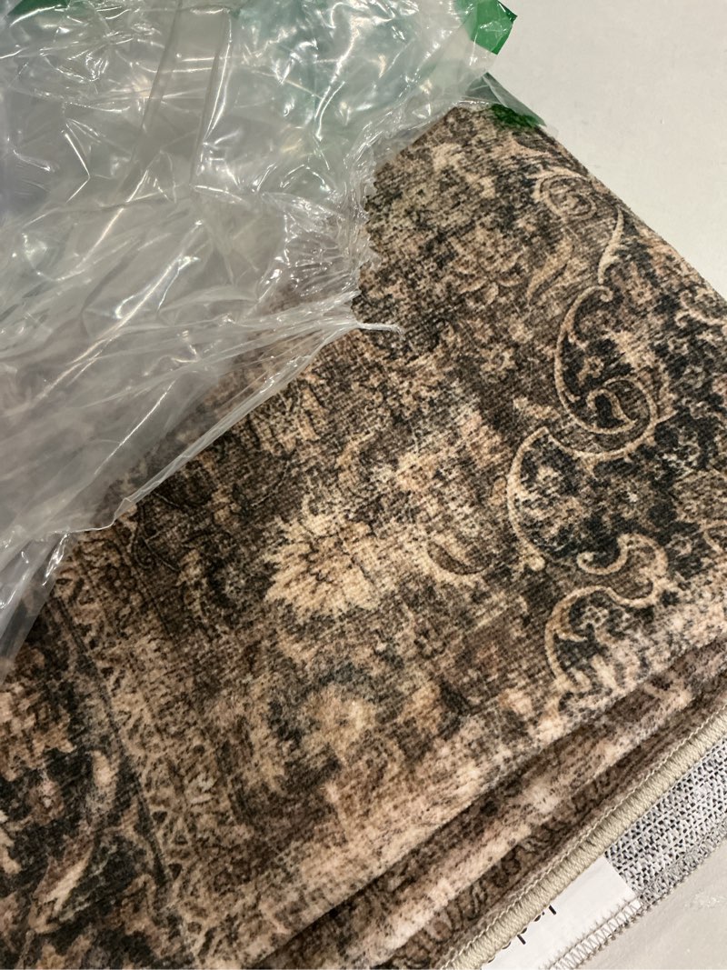 Condition photo showing Good Condition for indoor area rug