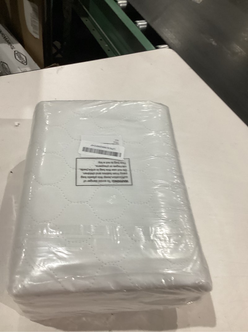 Condition photo showing Good Condition for Heavy Absorbency Bed Pad, Washable and Reusable Incontinence Bed Underpads, 34"X36" (4 Pack), Waterproof Mattress Protector 34x36 Inch (Pack of 4)
