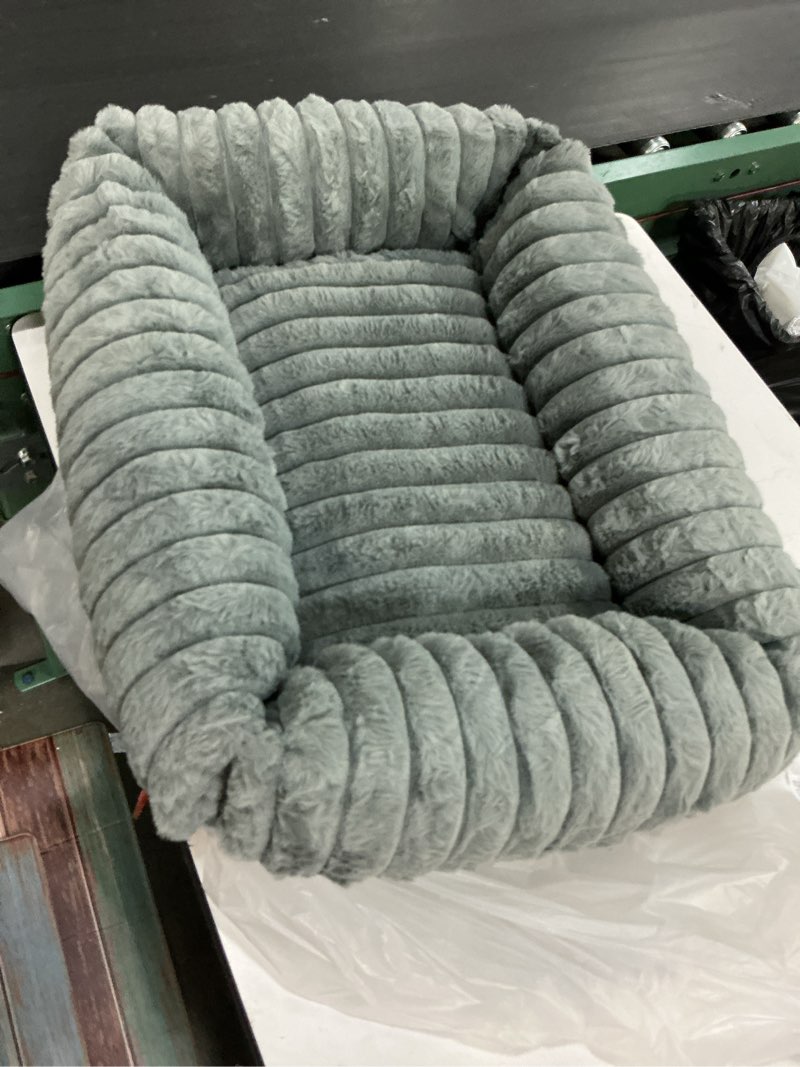 Condition photo showing Good Condition for mixjoy dog bed medium size dog, washable medium dogs bed with removable cover, soft rectangle doggy ded fluffy plush faux fur pet bed with anti-slip bottom, 30"x24"x8", grey grey m(30"lx24"wx8"th)