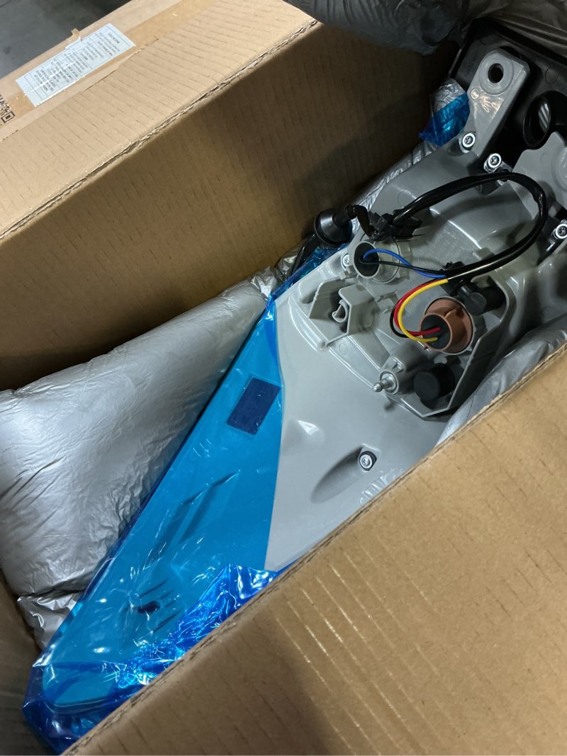 Condition photo showing Good Condition for Huray Left Outer Tail Light for Toyota Highlander 2014-2016 Driver Side Taillight Lamp Assembly Replacement for TO2804120 815600E100 LH(Driver Side) Outer