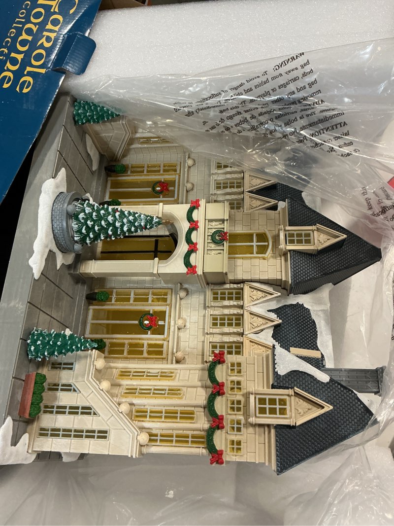 Condition photo showing Good Condition for Gray's Mansion Lighted Building