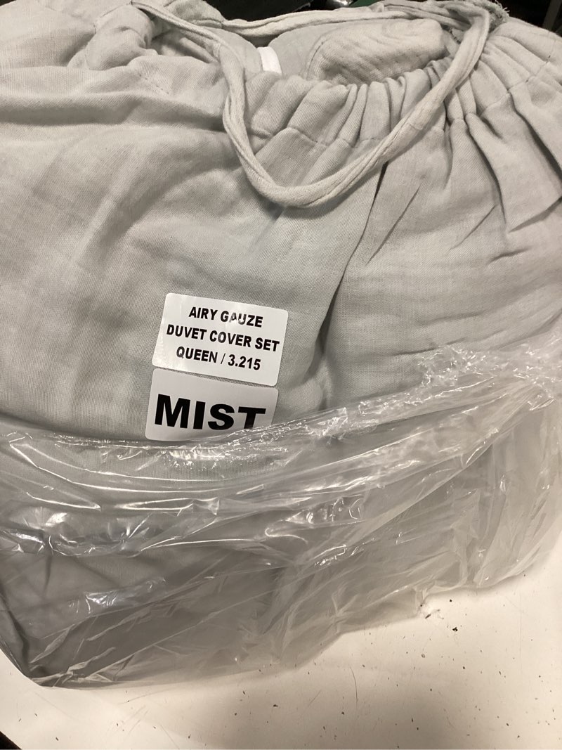 Condition photo showing Good Condition for airy gauze duvet cover set mist queen