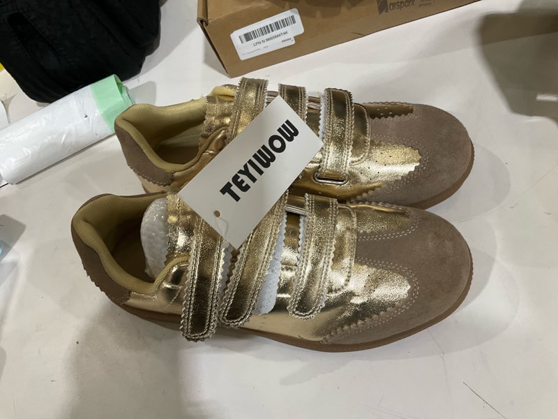 Condition photo showing As Is for Women shoe size 8