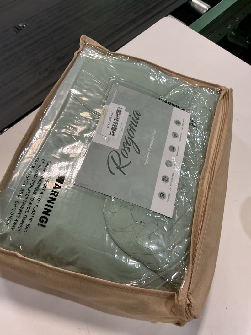 Condition photo showing Good Condition for rosgonia sage green twin/twin xl comforter set for college girls boys, 1 sage comforter & 1 pillowcase, lightweight kids comforter sets dorm bedding twin/twin xl comforter 66"x90" sage green