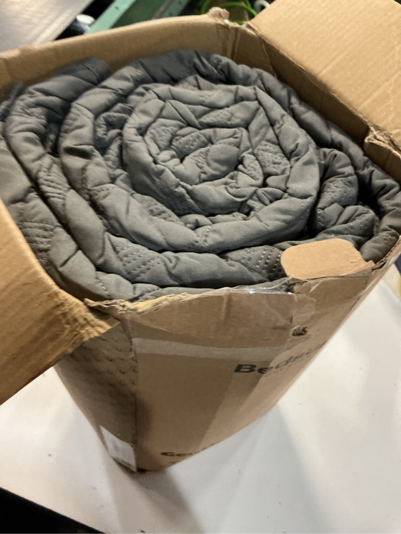 Condition photo showing Good Condition for bedsure quilts queen size - grey bedspreads queen size with basket weave pattern, soft quilt bedding set, lightweight comforter set coverlet for all seasons with 2 pillow shams (90" x 96") 01 - grey queen (90" x 96")