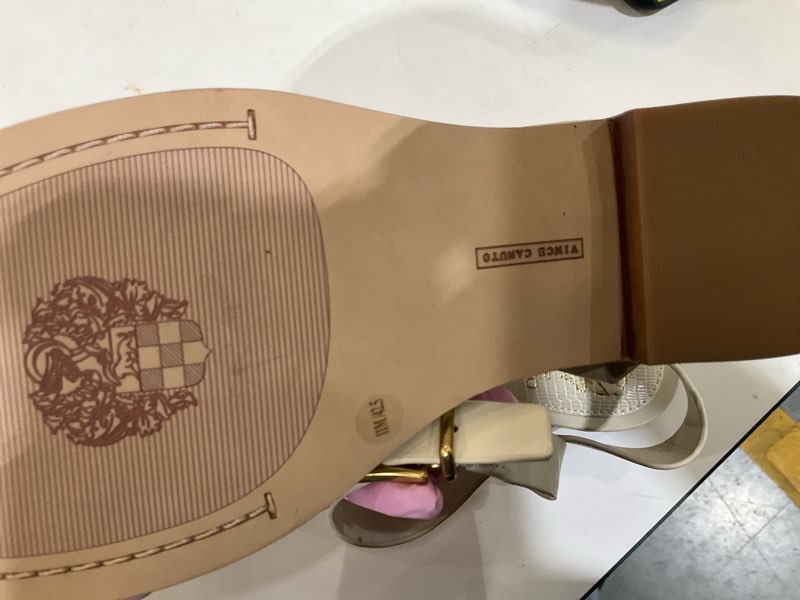 Condition photo showing As Is for Sandles