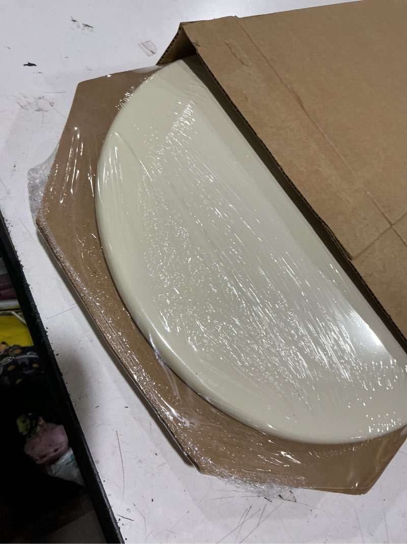 Condition photo showing New/Like New for bemis 500ec durable wood toilet seat with easy clean hinges, made in usa, round, bone bone round