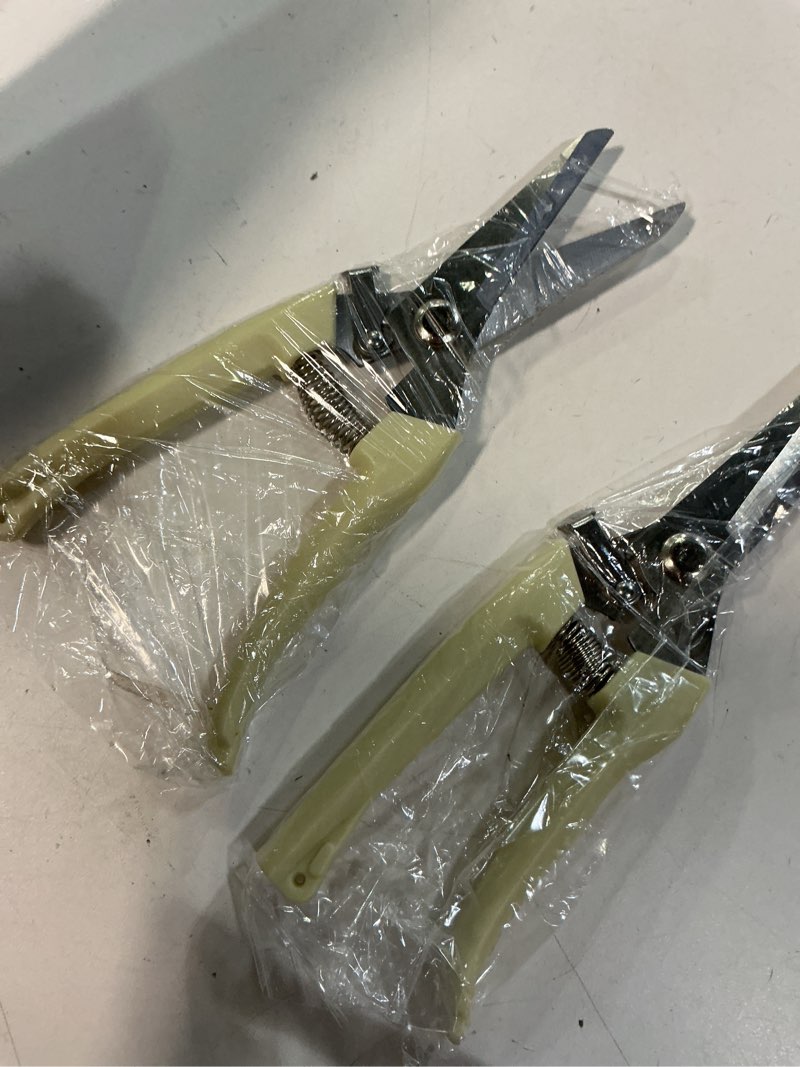Condition photo showing Good Condition for 4PACK Pruning Shears, Stainless Steel Garden Shears, Sharp Handhled Gardening Scissors, Bypass & Straight Blade Garden Clippers for Plants, Flowers, Fruits Trees, Gardening Gifts for Women & Men