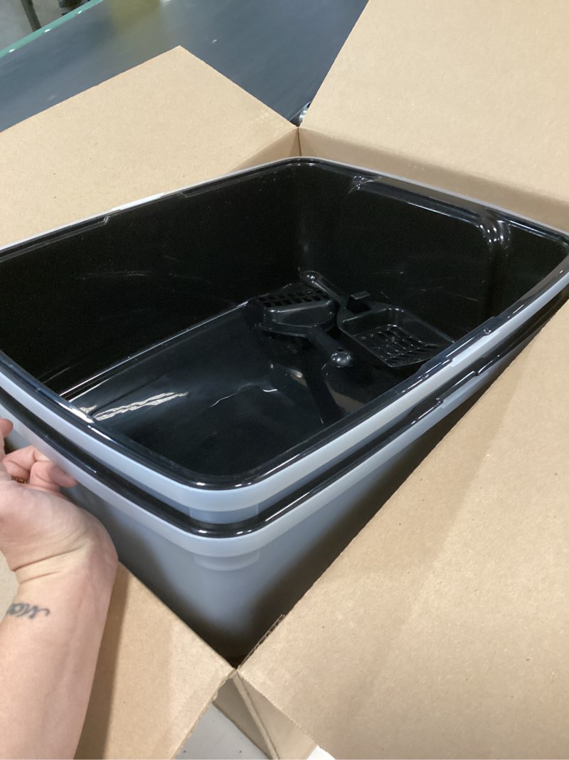 Condition photo showing New/Like New for iris usa 2 pack large open top cat litter box with high sides, scatter shield & scoop, black, for indoor cats, kittens or multicat homes