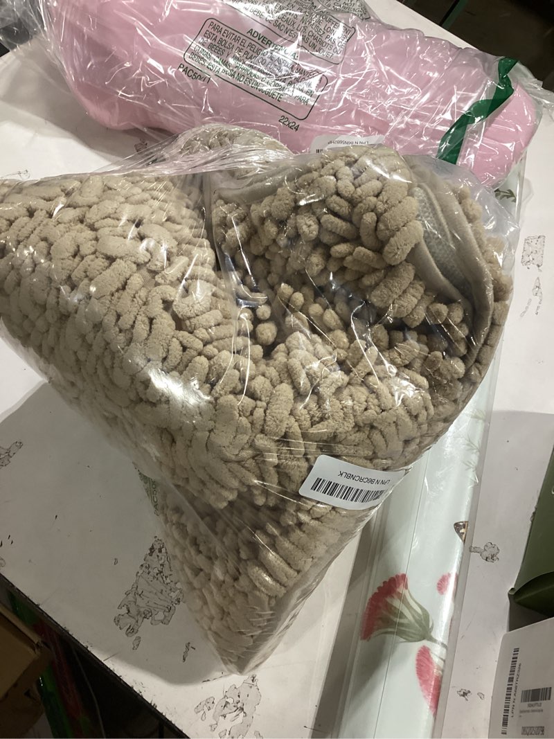 Condition photo showing Good Condition for arotive luxury bathroom rugs 47x24, extra soft thick absorbent shaggy chenille bath rugs, non-slip machine wash dry, bath mats for bathroom floor, tub and shower, home decor accessories, beige beige rectangular 47" x 24"