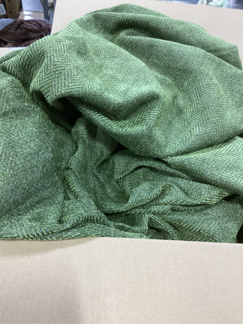 Condition photo showing Good Condition for Couch Towel, Couch Cover, Chenille Couch Covers, Living Room Sofa Throws Sofa Slipcovers, Furniture Protector for Dogs Cats Pets (Green,90x180cm) Green 90x180cm