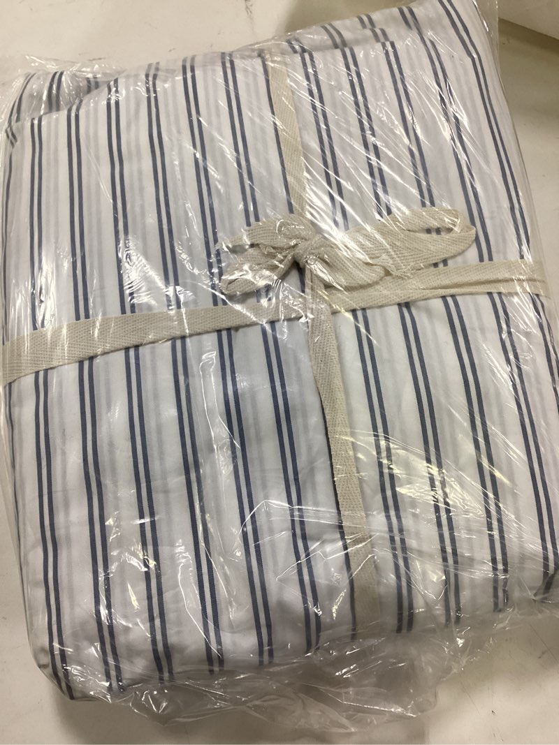 Condition photo showing New/Like New for organic crisp percale double stripe duvet cover set, full/queen, white/mineral
