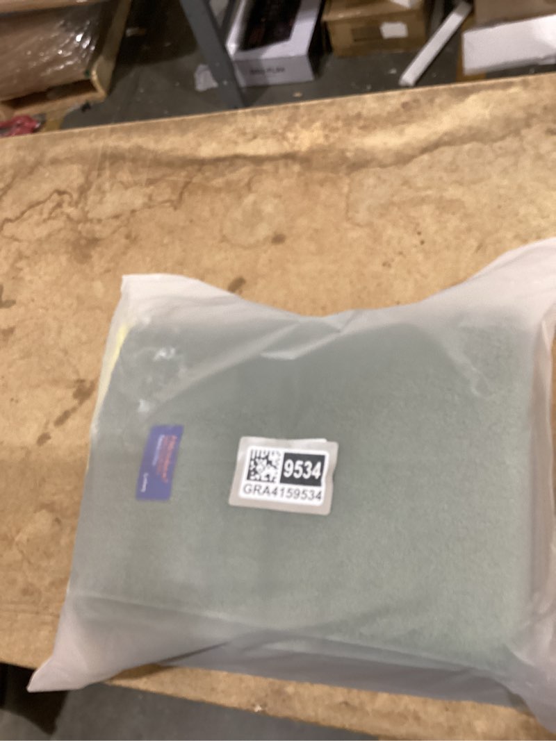 Condition photo showing New/Like New for 6 pack premium bath towels set,2 bath towels, 2 hand towels, 2 washcloths,100% cotton extra absorbent silk hemming towels for bathroom (dark green)