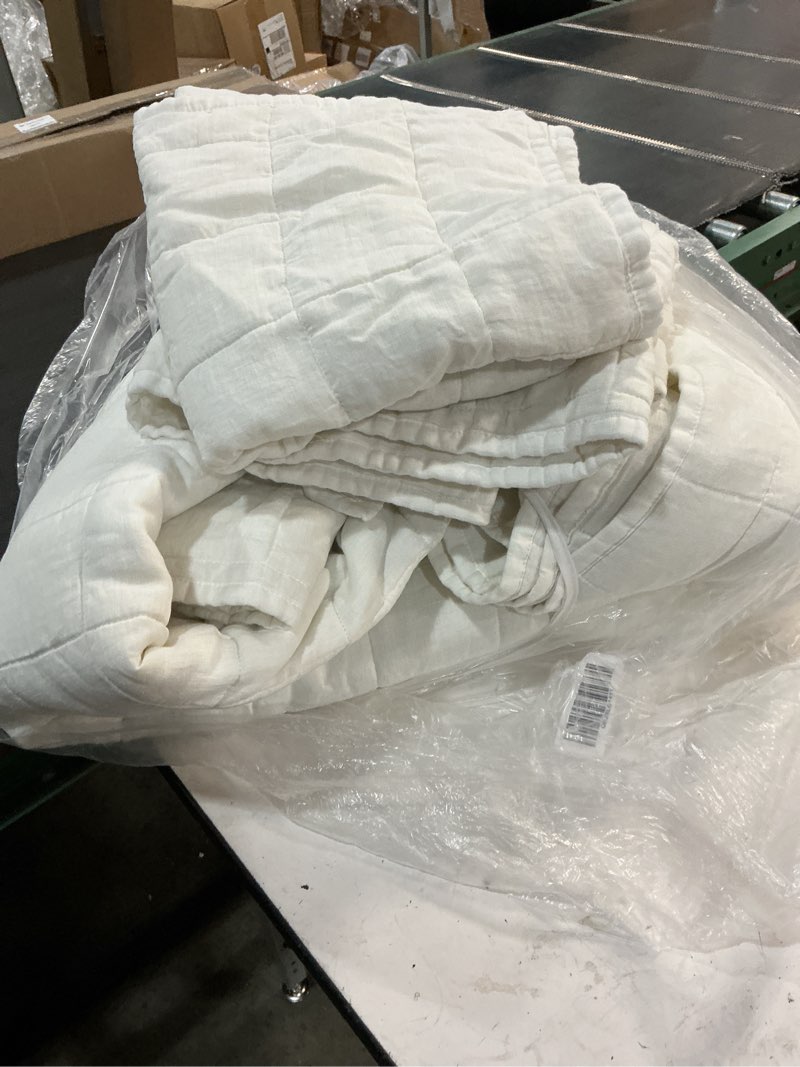 Condition photo showing Good Condition for european linen box quilt set, king/cal king, white