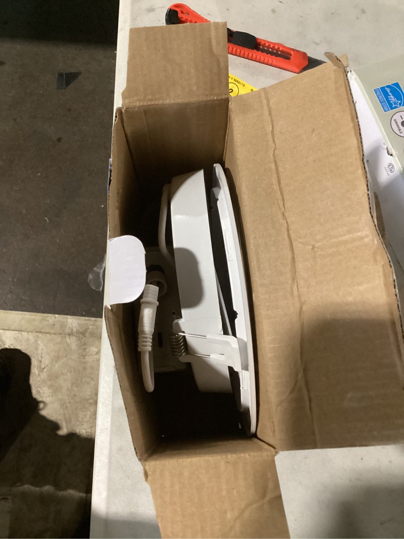 utilitech white 6-in 650 -lumens switchable white round dimmable led canless wet rated