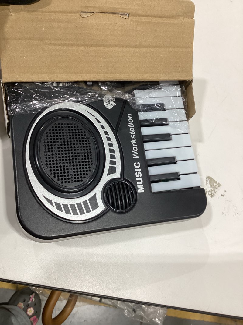 Condition photo showing Good Condition for 61 Key Piano Keyboard, Electronic Digital Piano for Kids Beginner with Microphone, 16 Tones, 6 Demos, 10 Rhythms, Recording, Keyboard Piano for Boys and Girls’ Christmas/Birthday Gift