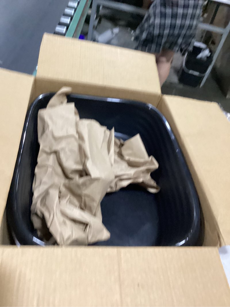 Condition photo showing New/Like New for arm & hammer rimmed cat litter box with high sides and microban, made in usa