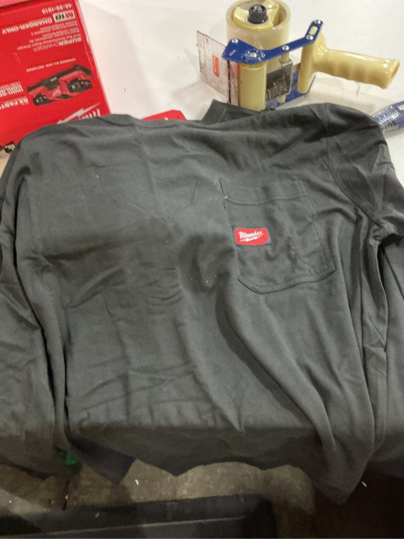Condition photo showing New/Like New for milwaukee men's x-large black gridiron cotton/polyester long-sleeve pocket t-shirt