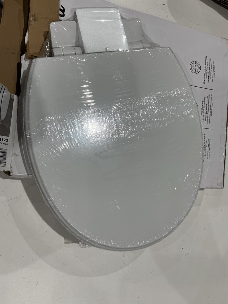 Condition photo showing New/Like New for american standard moments wood white round soft close toilet seat