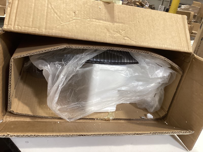Condition photo showing Good Condition for vevor 18 inch wall mount fan oscillating, 3-speed high velocity max. 4000 cfm industrial wall fan for indoor, commercial, residential, warehouse, greenhouse, workshop, basement, black, etl listed 18 inch oscillating