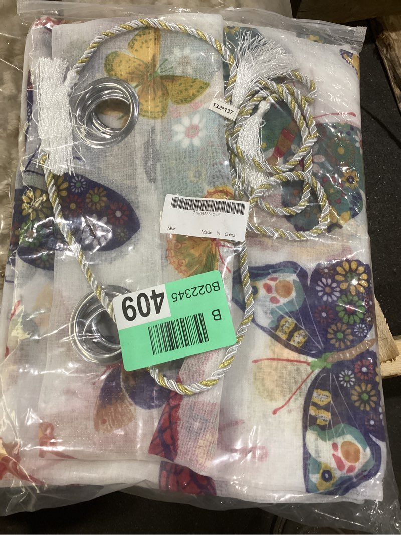 Window curtains (length unknown)