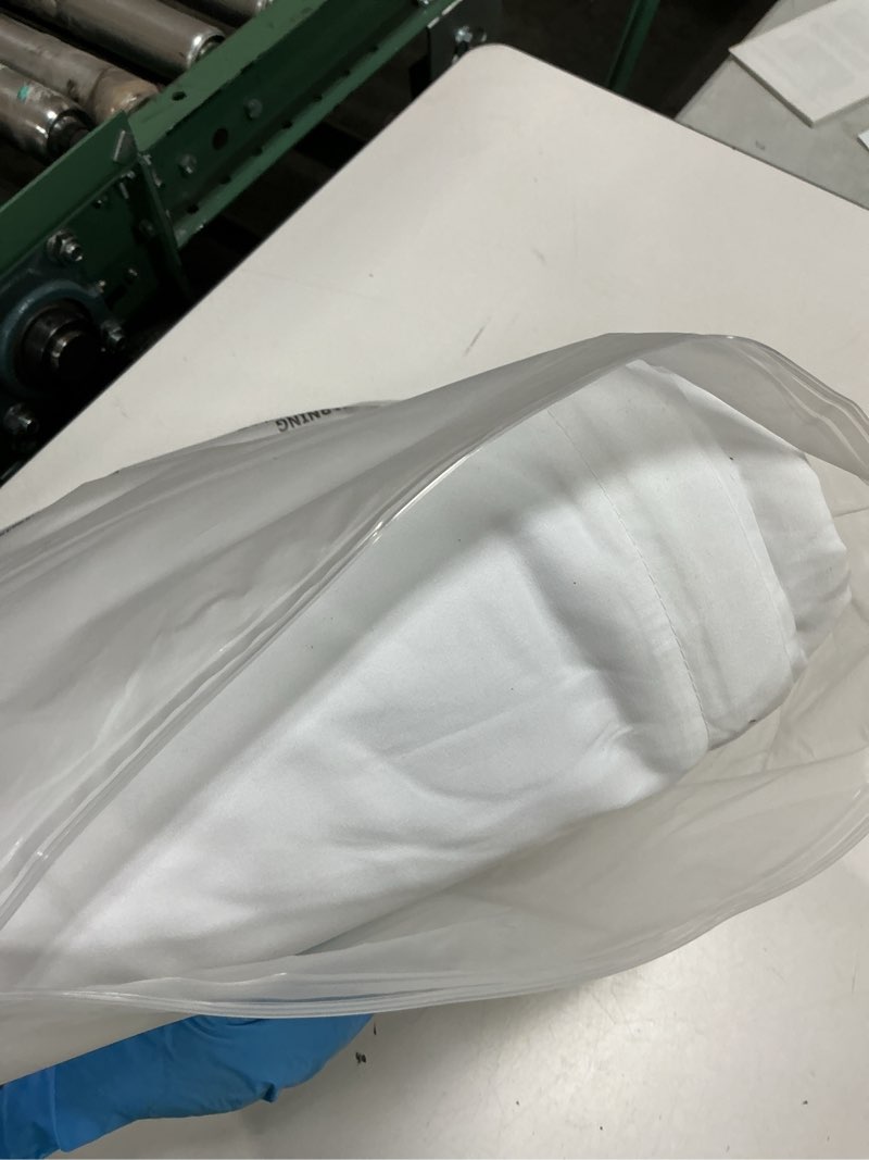 Condition photo showing As Is for stwiener oversized king plus duvet cover 120"x132", only 1 piece extra large ultra soft microfiber white duvet cover for all season zipper closure, 8 corner ties(1 pc, white, ala king 120x132 inches) white oversized alaskan king(120"x132")