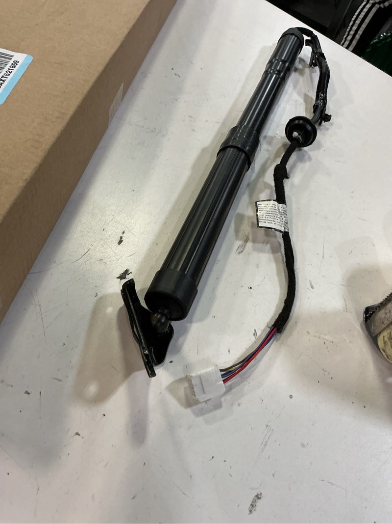 Condition photo showing Good Condition for power liftgate actuator 1 - compatible with 2015 - 2018 hyundai santa fe sport 2016 2017