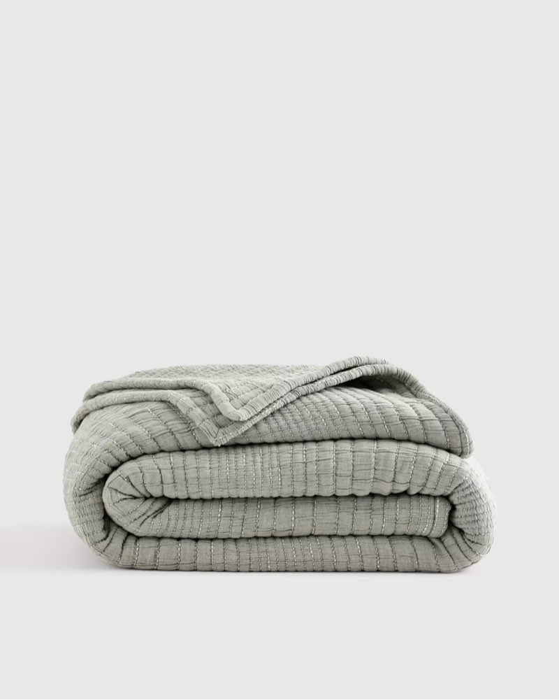 quince organic cotton channel stitch coverlet full/queen color:green 
